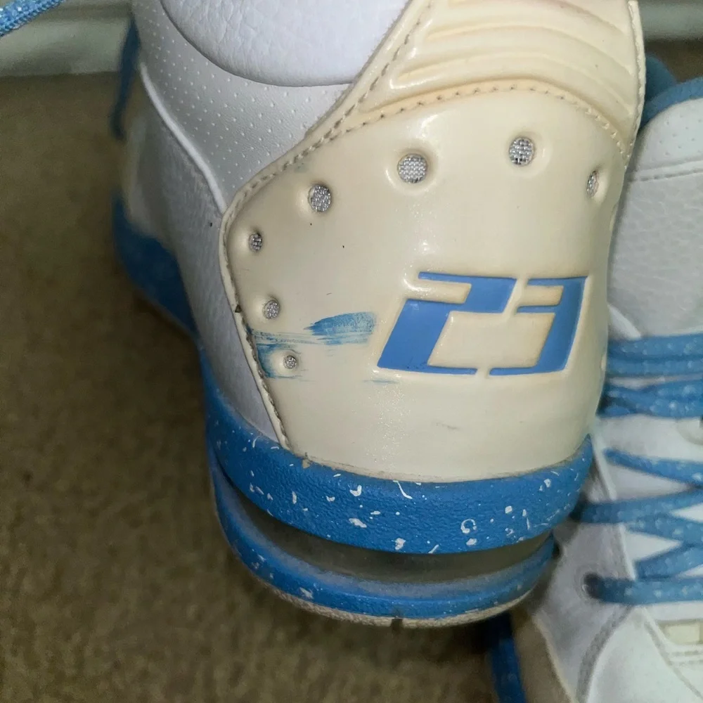 2010 Jordan 1 Fund 5/8th White and univeristy Blue